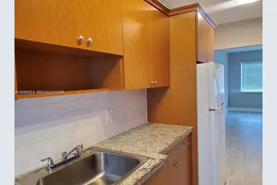 8035 Byron Ave #2, Miami Beach, FL 33141 - Photo 2