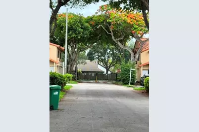 10005 SW 77th Ct, Miami, FL 33156 - Photo 16