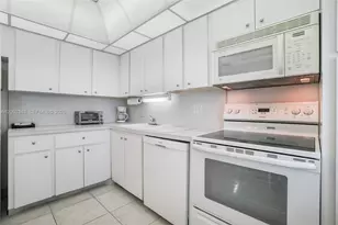 3091 N Course Dr, Pompano Beach, FL 33069 - Photo 10
