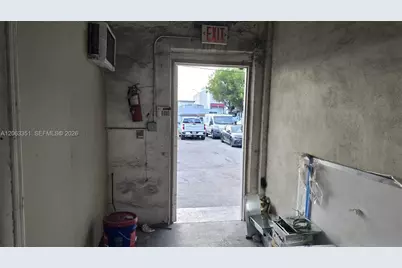 2400 W 3rd Ct, Hialeah, FL 33010 - Photo 12