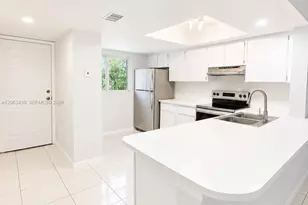 106 Palm Beach Trace Dr, Royal Palm Beach, FL 33411 - Photo 2