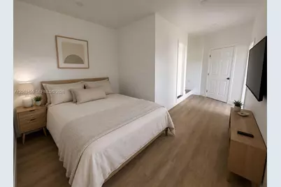 670 NE 166th St #front, Miami, FL 33162 - Photo 1
