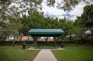 924 Falling Water Rd, Weston, FL 33326 - Photo 22