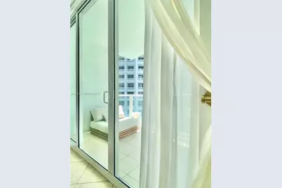 218 SE 14th St #2004, Miami, FL 33131 - Photo 8