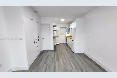 300 74th St #14, Miami Beach, FL 33141 - Photo 12
