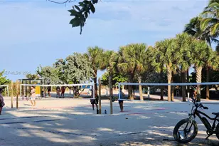 300 74th St, Miami Beach, FL 33141 - Photo 32