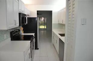 1351 SW 125th Ave, Pembroke Pines, FL 33027 - Photo 2