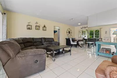 5713 NW 68th Ter, Tamarac, FL 33321 - Photo 8