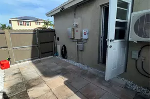 27667 SW 133rd Pl, Homestead, FL 33032 - Photo 2