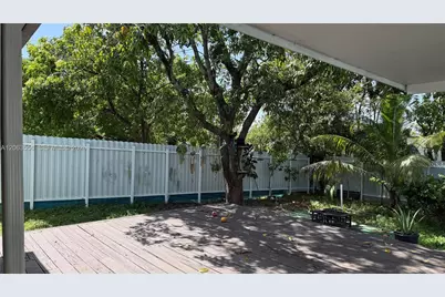 1018 Foster Rd, Hallandale Beach, FL 33009 - Photo 18