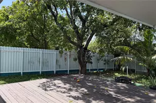 1018 Foster Rd, Hallandale Beach, FL 33009 - Photo 18