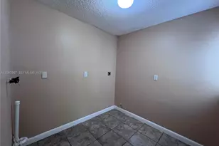 2750 N 34th Ave, Hollywood, FL 33021 - Photo 10