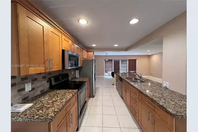 2750 N 34th Ave #9D, Hollywood, FL 33021 - Photo 2