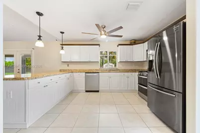 32361 SW 202nd Pl, Homestead, FL 33030 - Photo 14