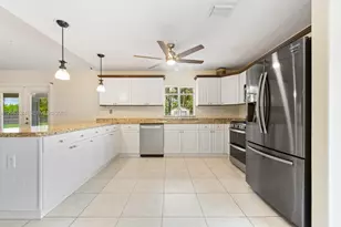 32361 SW 202nd Pl, Homestead, FL 33030 - Photo 14