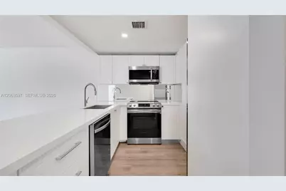 555 NE 34th St #1409, Miami, FL 33137 - Photo 8