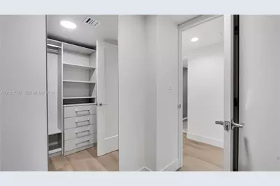 555 NE 34th St #1409, Miami, FL 33137 - Photo 32