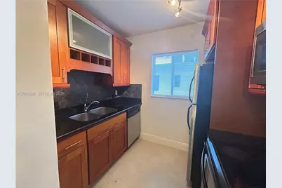 2880 Pine Tree Dr #10, Miami Beach, FL 33140 - Photo 6