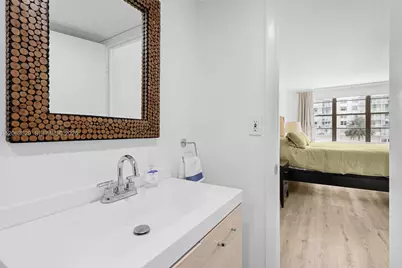 5700 Collins Ave #4C, Miami Beach, FL 33140 - Photo 16