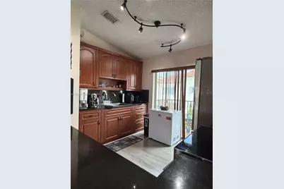 7878 W 29th Ln #202, Hialeah, FL 33018 - Photo 6