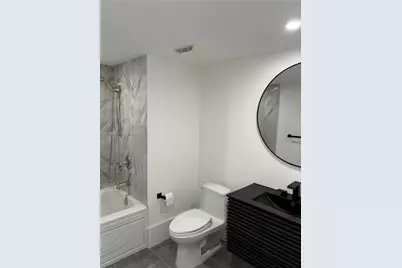31 SE 5th St #2103, Miami, FL 33131 - Photo 10