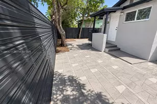 135 NW 68th St, Miami, FL 33150 - Photo 6