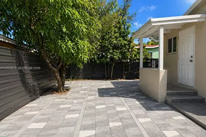 135 NW 68th St, Miami, FL 33150 - Photo 16
