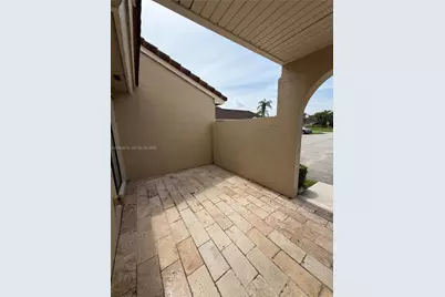 6445 NW 171st St, Hialeah, FL 33015 - Photo 4