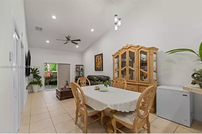 3220 NE 11th Dr, Homestead, FL 33033 - Photo 4