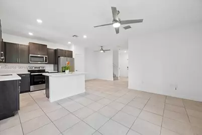2478 SE 10th Ct, Homestead, FL 33035 - Photo 6