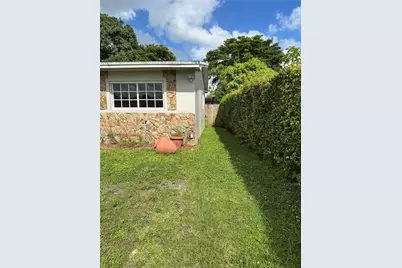 10321 SW 51st St, Miami, FL 33165 - Photo 2