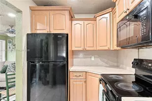 266 SW 7th Ct, Deerfield Beach, FL 33441 - Photo 12