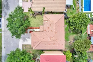 1623 E Harmony Lake Cir, Davie, FL 33324 - Photo 36