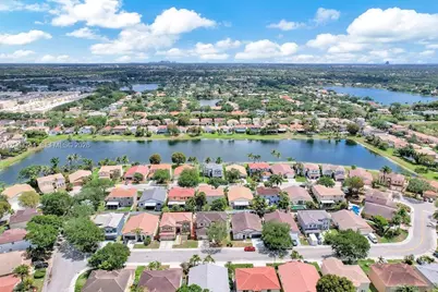 1623 E Harmony Lake Cir, Davie, FL 33324 - Photo 32