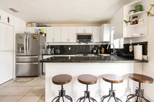 925 SW 8th St, Hallandale Beach, FL 33009 - Photo 2