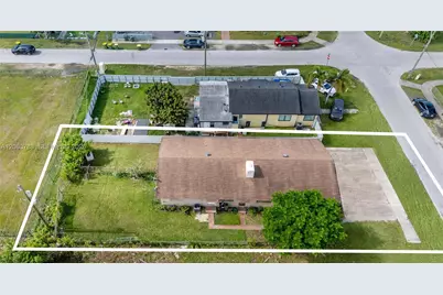 963 NE 5th Ave, Homestead, FL 33030 - Photo 4