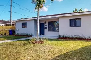 830 NE 171 St, North Miami Beach, FL 33162 - Photo 2