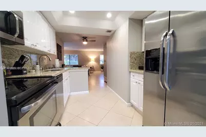 40 Wimbledon Lake Dr #216, Plantation, FL 33324 - Photo 8