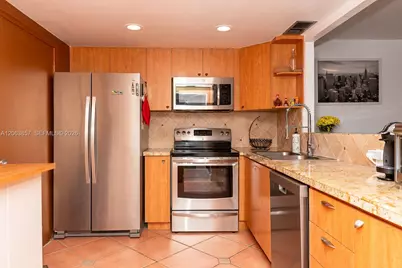 1020 Meridian Ave #314, Miami Beach, FL 33139 - Photo 2