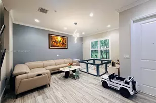 12403 NW 18th Ct, Pembroke Pines, FL 33028 - Photo 8