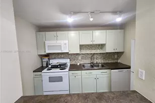 802 NW 87th Ave, Miami, FL 33172 - Photo 2