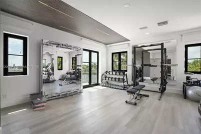 900 S Northlake Dr, Hollywood, FL 33019 - Photo 40