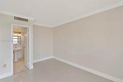 3675 N Country Club Dr #2208, Aventura, FL 33180 - Photo 10