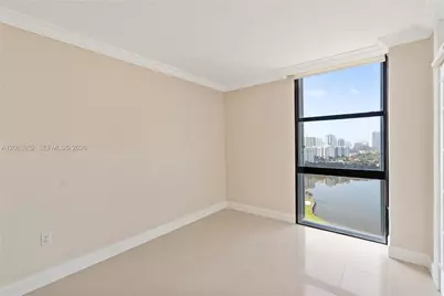 3675 N Country Club Dr #2208, Aventura, FL 33180 - Photo 8