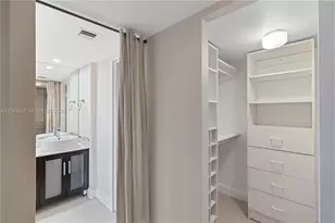 3675 N Country Club Dr, Aventura, FL 33180 - Photo 20