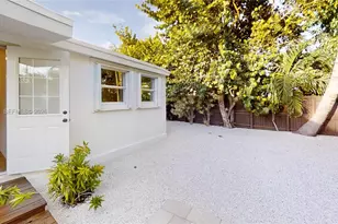 1112 NE 111th St, Miami, FL 33161 - Photo 2