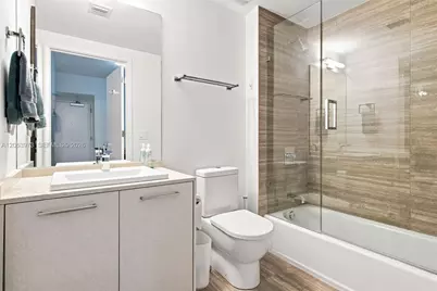 1010 Brickell Ave #2403, Miami, FL 33131 - Photo 14