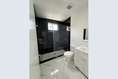 2100 NW 102nd St #1, Miami, FL 33147 - Photo 26