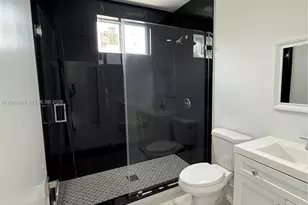 2100 NW 102nd St, Miami, FL 33147 - Photo 26