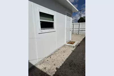 9625 NW 36th Ave #REAR B, Miami, FL 33147 - Photo 12